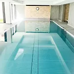 Waschbaer Hoehle Mit Pool Und Balkon *